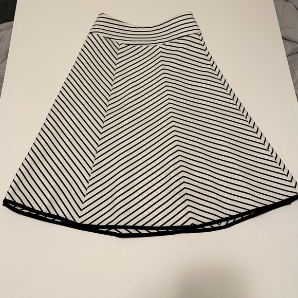 Pixley Dresses & Skirts - Pixley A line Black and a white Chevron Skirt, Size M